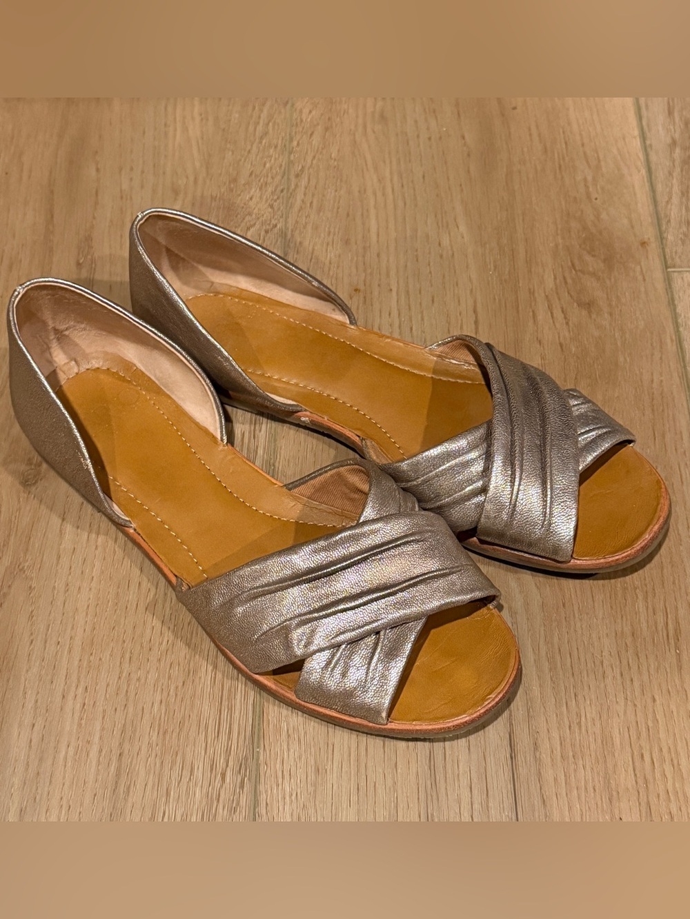 Sarto by Franco Sarto Metallic Bronze Vala Flat Leather Open Toe Sandals Size 7